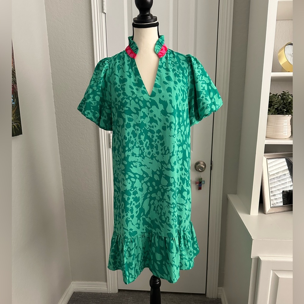 THML Green Animal Print Dress w/ Pink & Red Neck Detail Size Small EUC